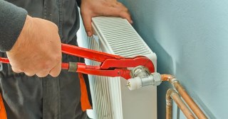 Установка радиаторов отопления в Чистополе - цена, стоимость от 1028 руб., работа в доме и квартире